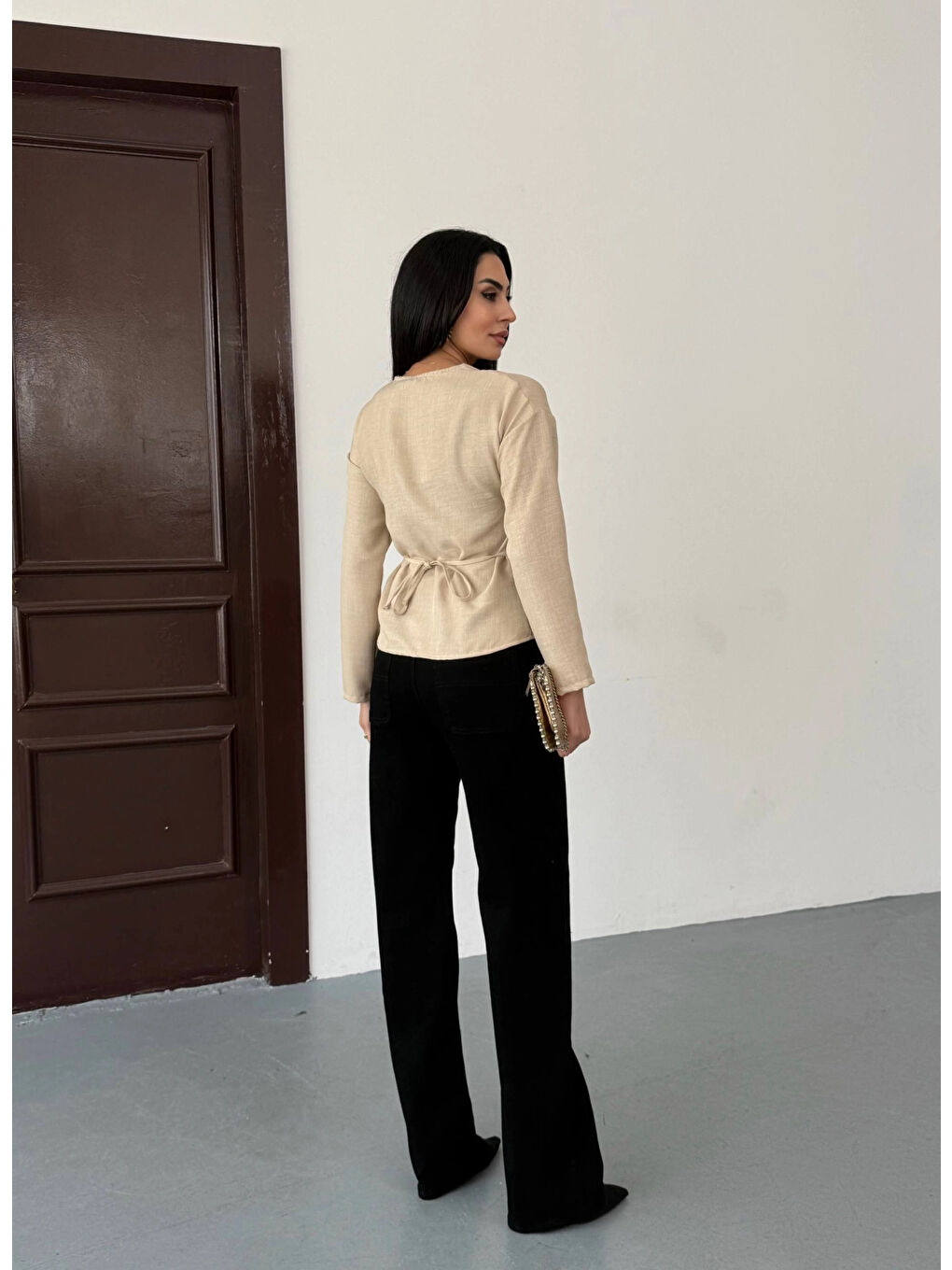 Kadın Bej Kruvaze Yaka Gold Düğmeli Büzgülü Uzun Kollu Keten Bluz HZL26W-FRY123701-2