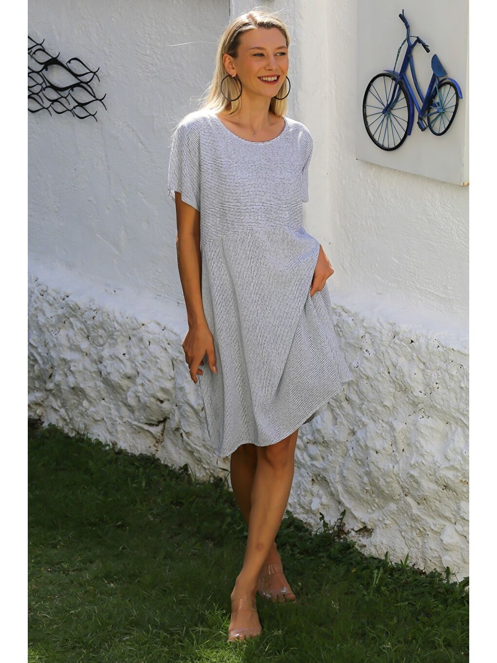 İtalyan Beyaz-Siyah Yuvarlak Yaka Kısa Kol Çizgili Dokuma Casual Elbise-2