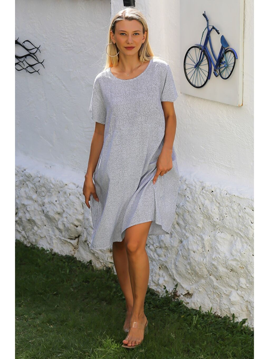 İtalyan Beyaz-Siyah Yuvarlak Yaka Kısa Kol Çizgili Dokuma Casual Elbise-3