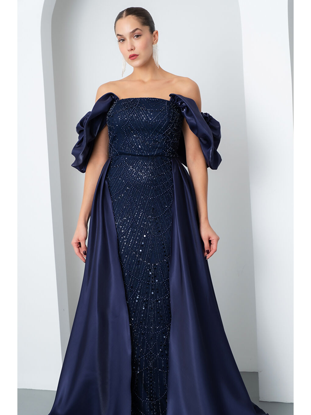 Kadın Lacivert Kayık Yaka Saten Kuyruklu Uzun Boncuklu Abiye-2