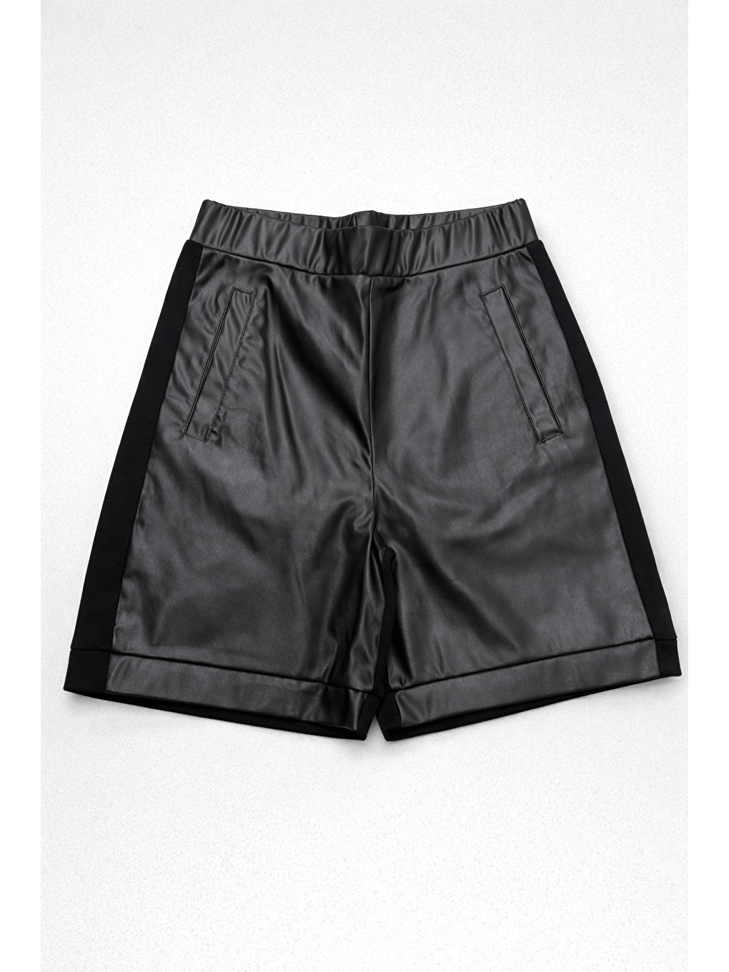 Çocuk Siyah Deri Görünümlü Şort