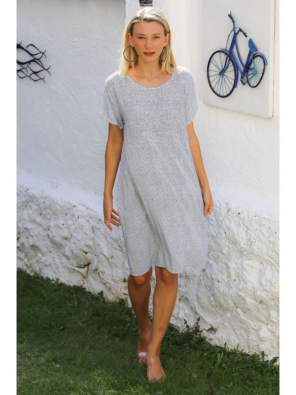 İtalyan Beyaz-Siyah Yuvarlak Yaka Kısa Kol Çizgili Dokuma Casual Elbise-5