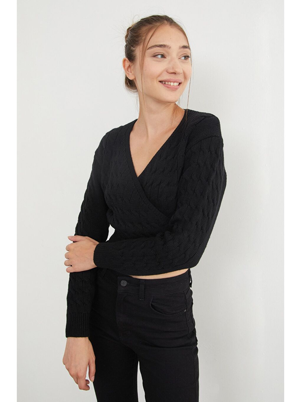 Siyah Saç Örgüsü Desenli Kruvaze Yaka Triko Kazak-3