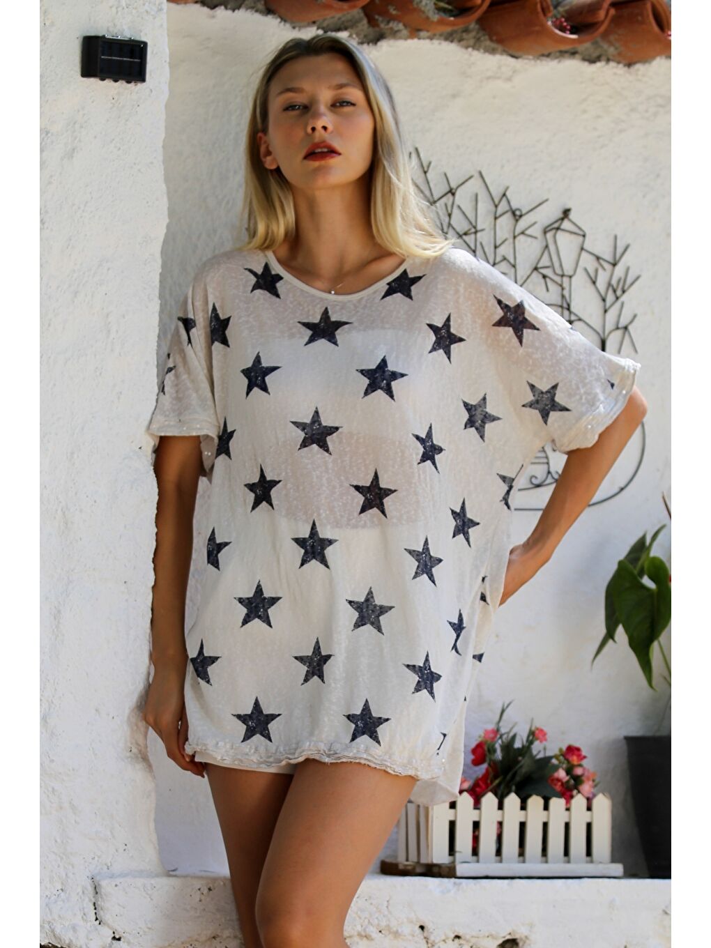 Ekru İtalyan Krem Kayık Yaka Kısa Kol Yıldız Baskılı Kol Ve Etek Ucu Pul Payetli Dokuma Casual Bluz-2