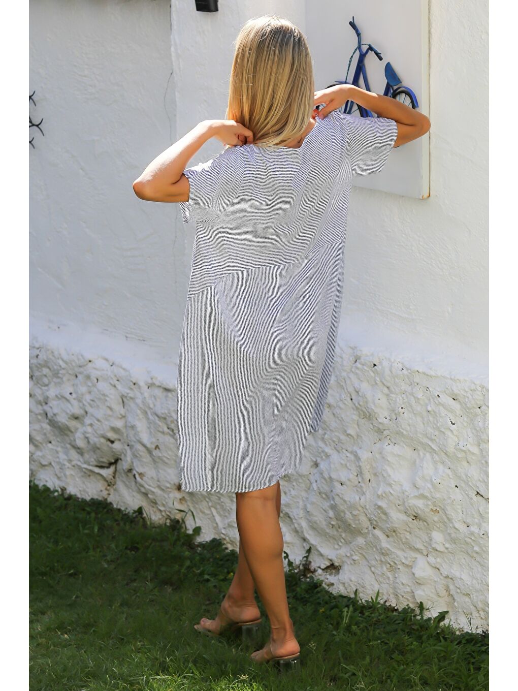 İtalyan Beyaz-Siyah Yuvarlak Yaka Kısa Kol Çizgili Dokuma Casual Elbise-6