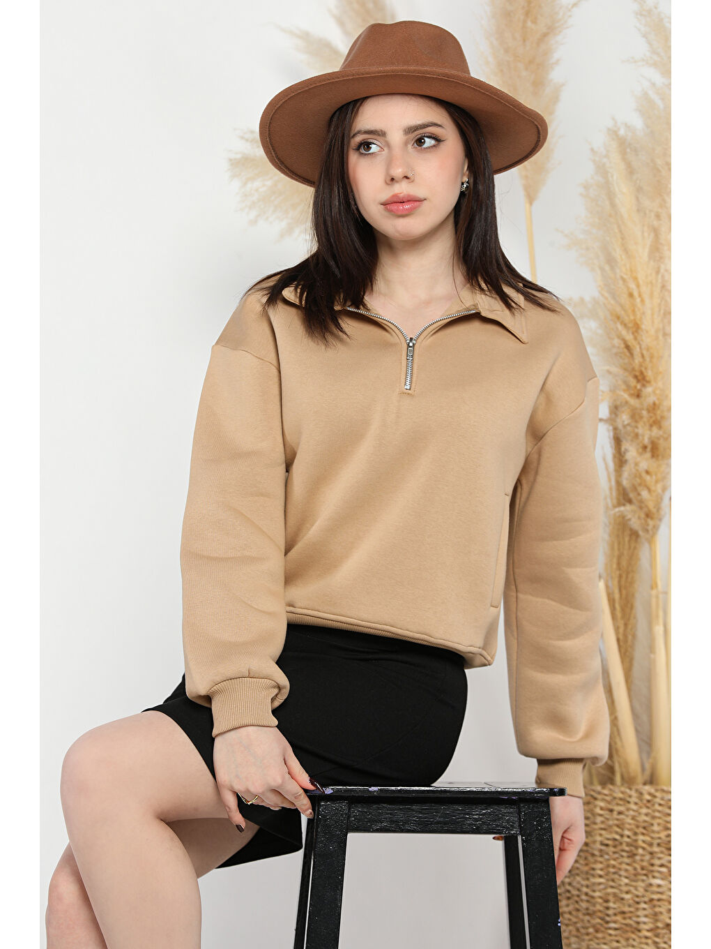 Ekru Dik Yaka Yarım Fermuarlı Şardonlu Kadın Sweatshirt