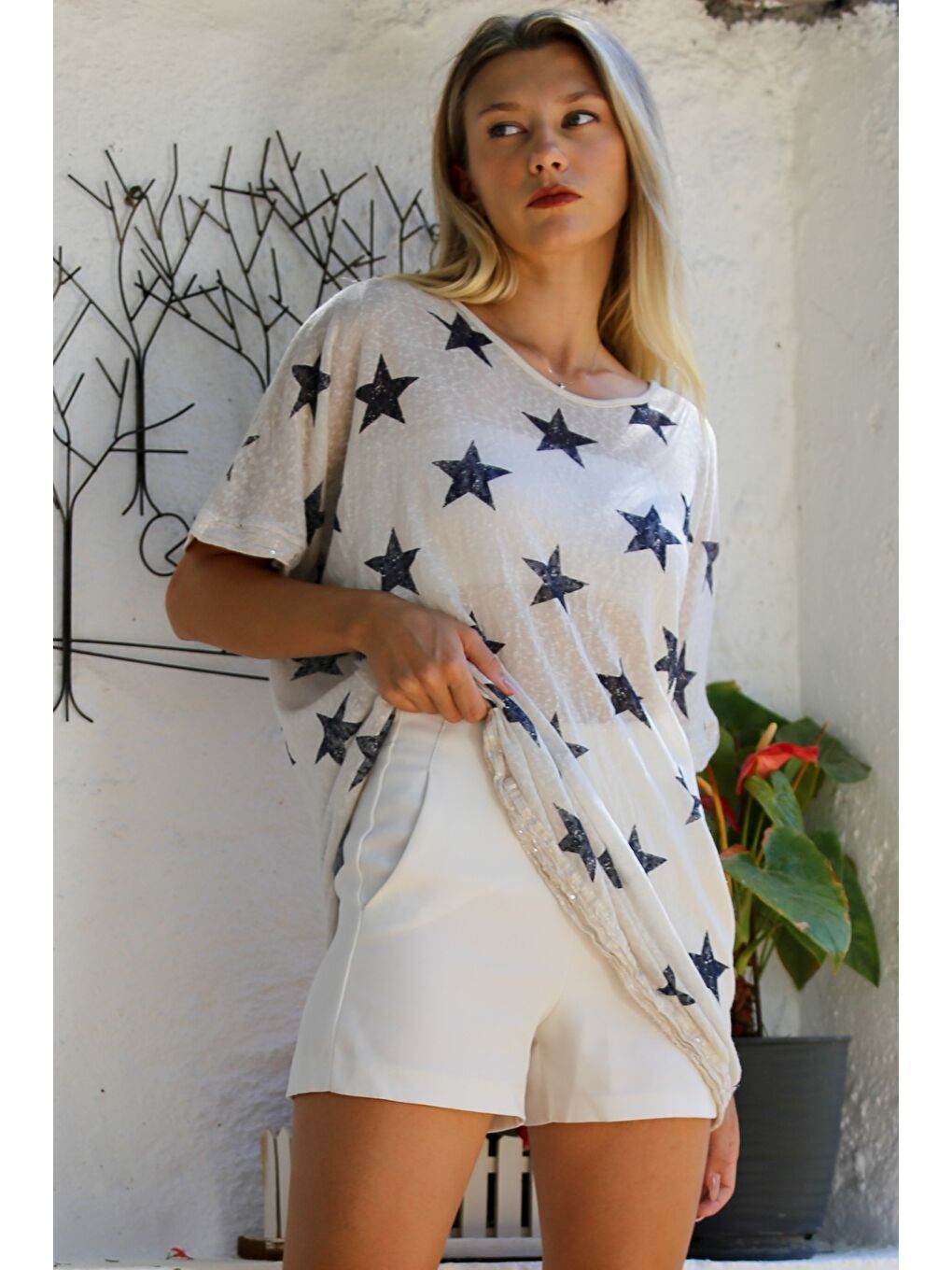 Ekru İtalyan Krem Kayık Yaka Kısa Kol Yıldız Baskılı Kol Ve Etek Ucu Pul Payetli Dokuma Casual Bluz-3