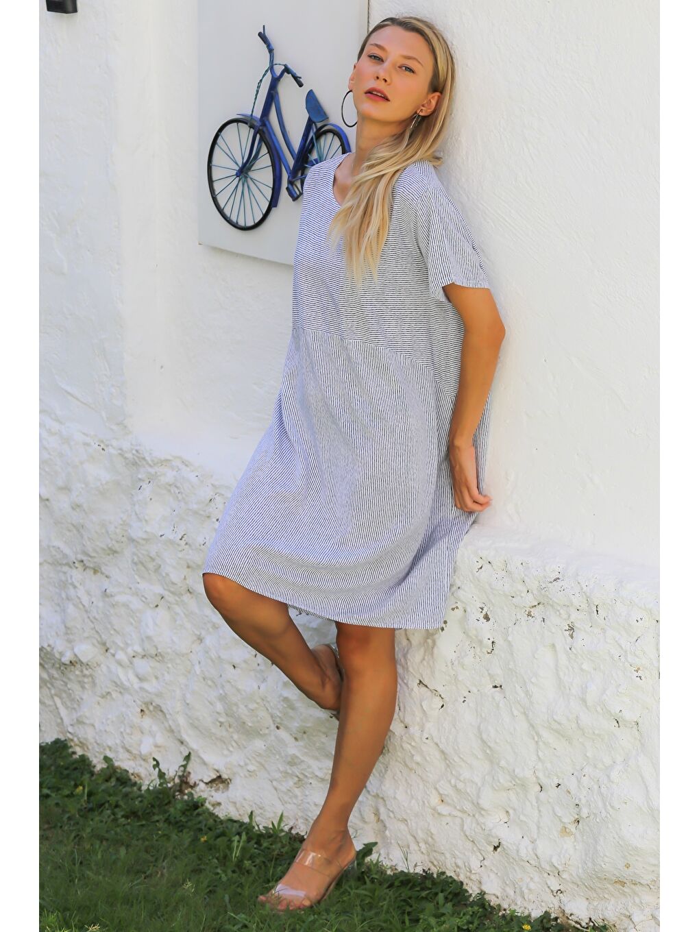 İtalyan Beyaz-Siyah Yuvarlak Yaka Kısa Kol Çizgili Dokuma Casual Elbise-7