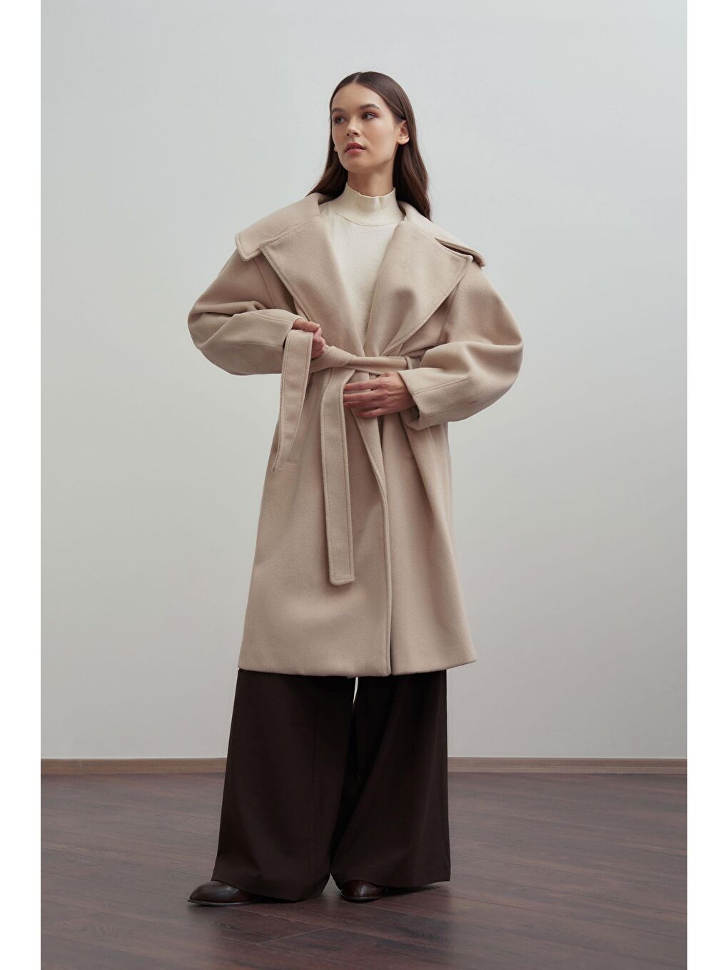 Bej-Oversize Kuşaklı Kaşe Kaban