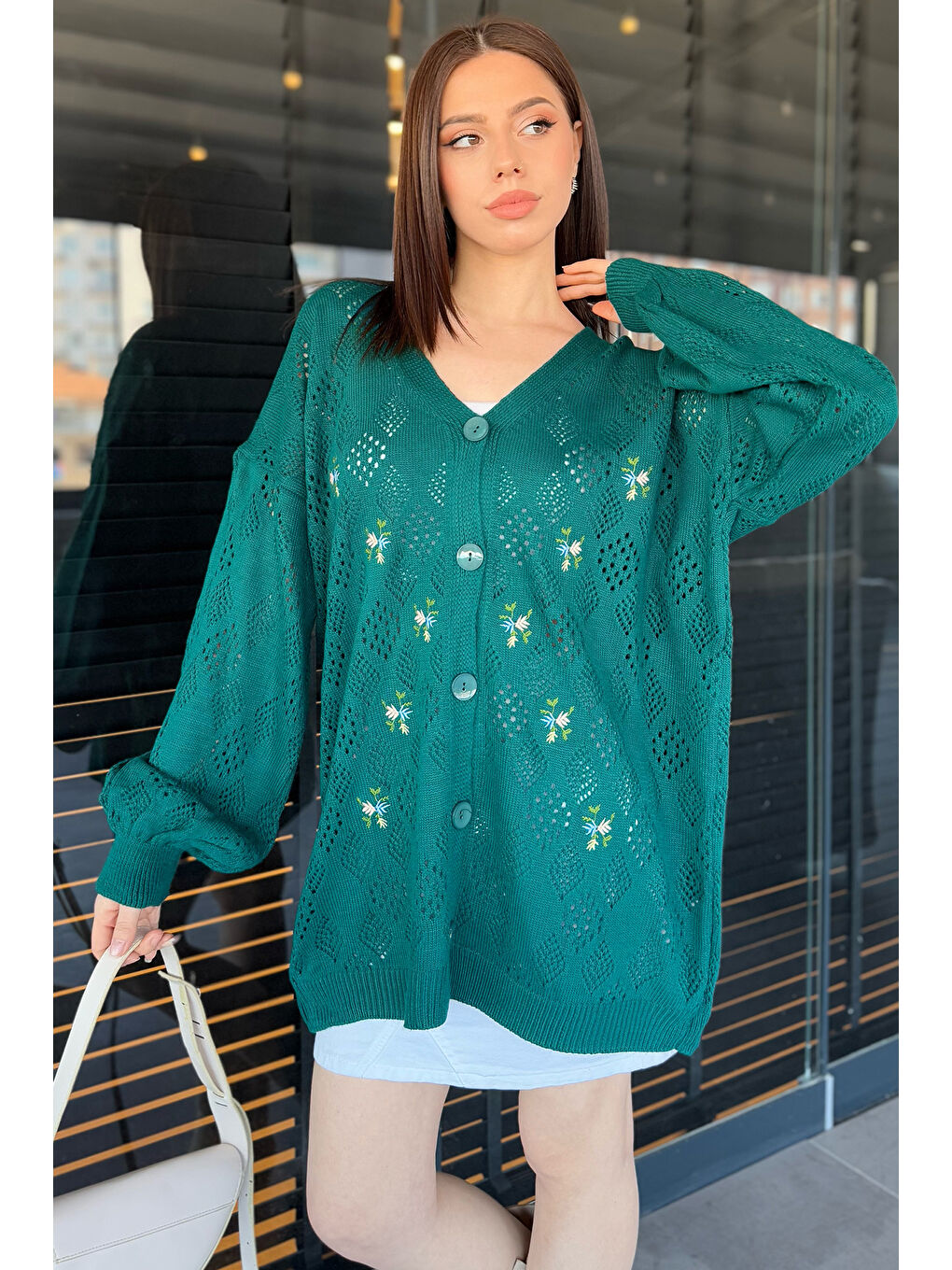 Yeşil Kadın Ön Düğmeli Nakışlı Triko Hırka-1