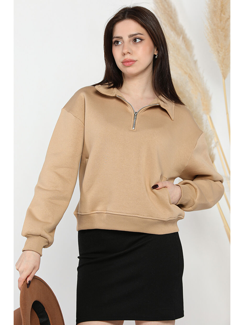 Ekru Dik Yaka Yarım Fermuarlı Şardonlu Kadın Sweatshirt-1