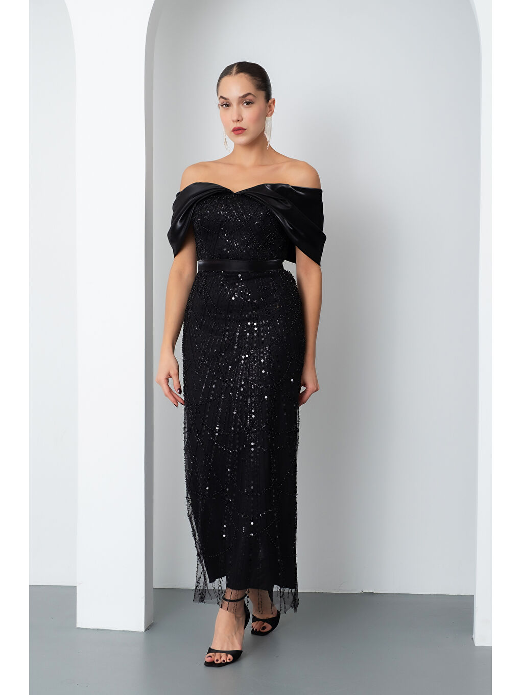 Kadın Siyah Kayık Yaka Midi Boncuklu Abiye Elbise-1