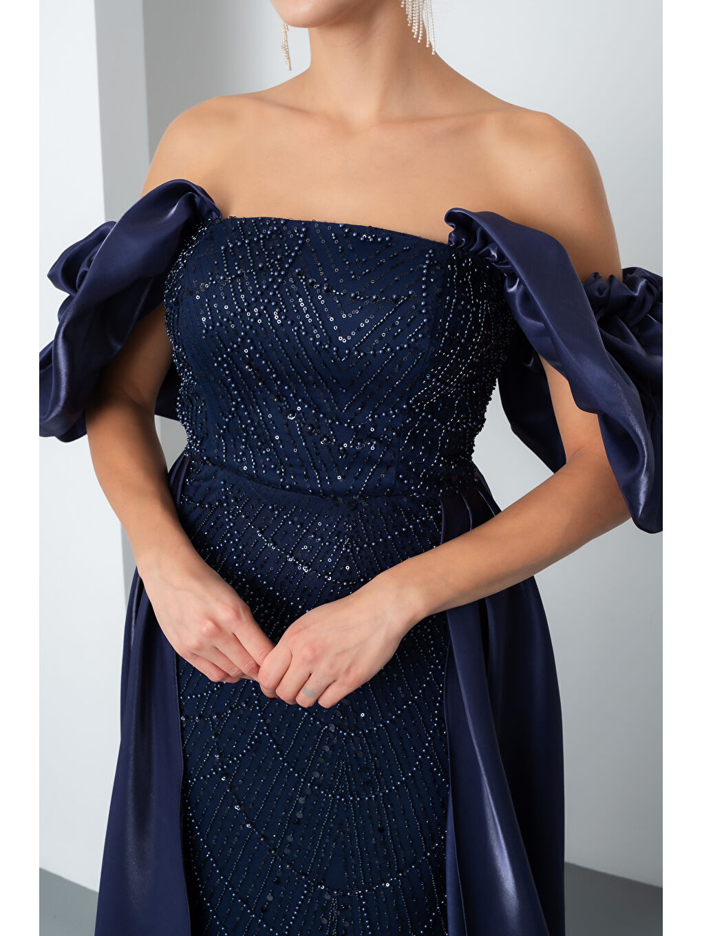 Kadın Lacivert Kayık Yaka Saten Kuyruklu Uzun Boncuklu Abiye-4