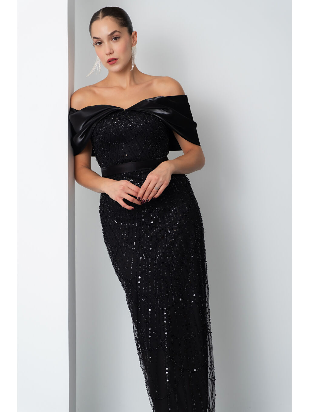 Kadın Siyah Kayık Yaka Midi Boncuklu Abiye Elbise-2