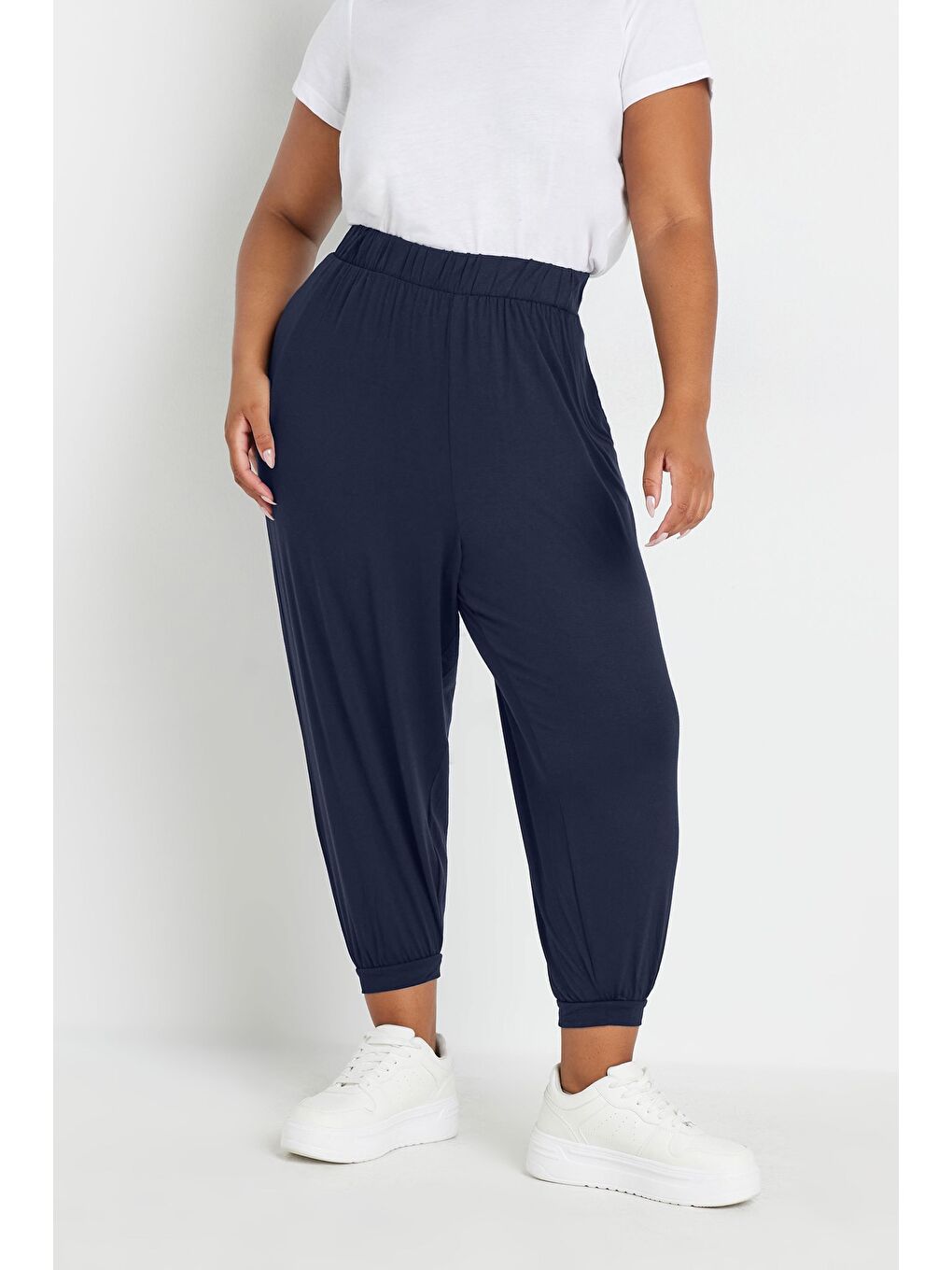 Lacivert Büyük Beden Beli ve Paçası Lastikli Cepli Havuç Kesim Pantolon 144780-3