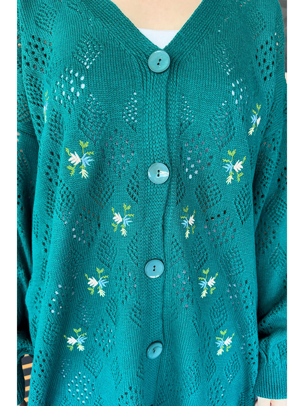 Yeşil Kadın Ön Düğmeli Nakışlı Triko Hırka-2