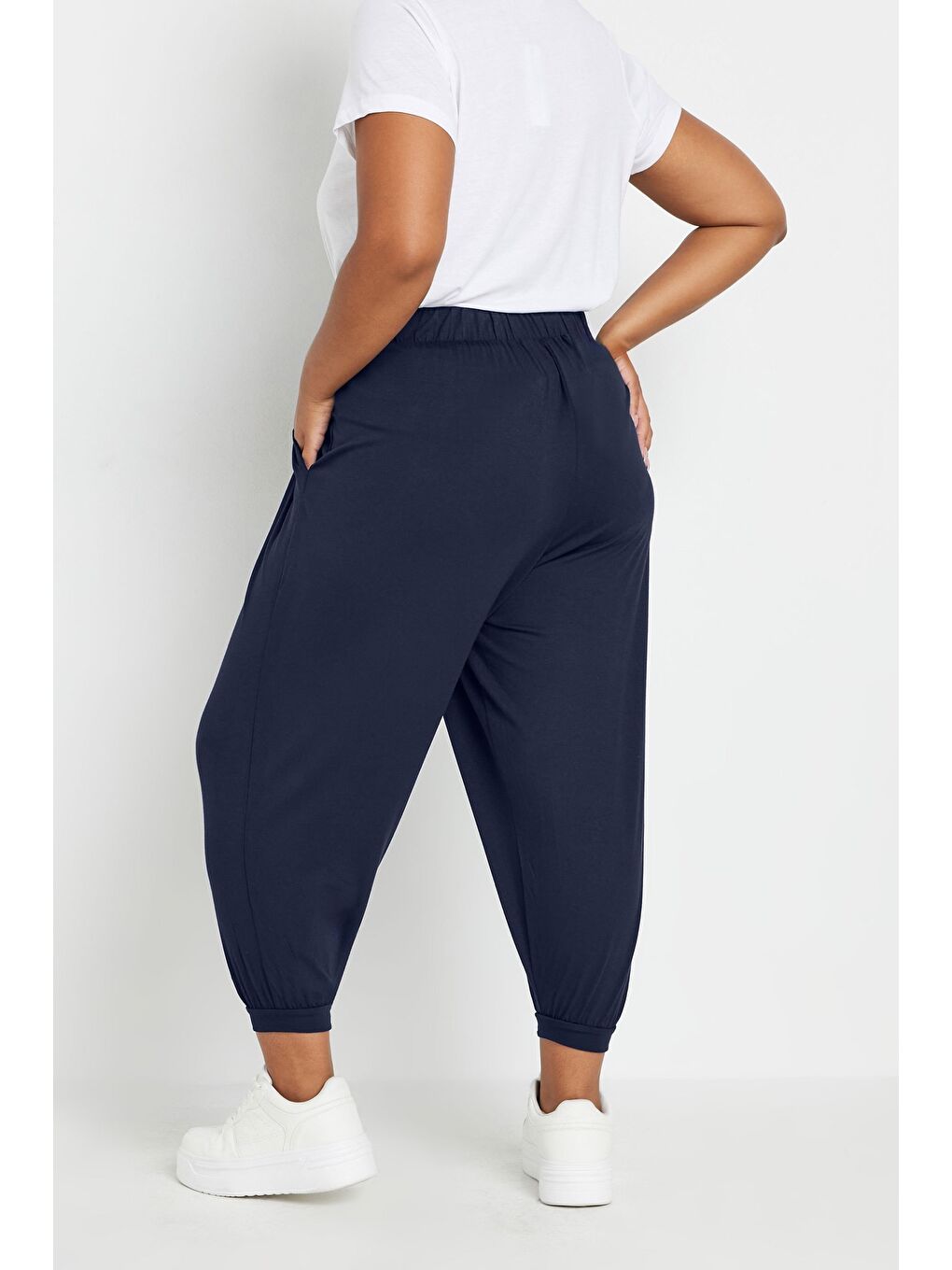 Lacivert Büyük Beden Beli ve Paçası Lastikli Cepli Havuç Kesim Pantolon 144780-4