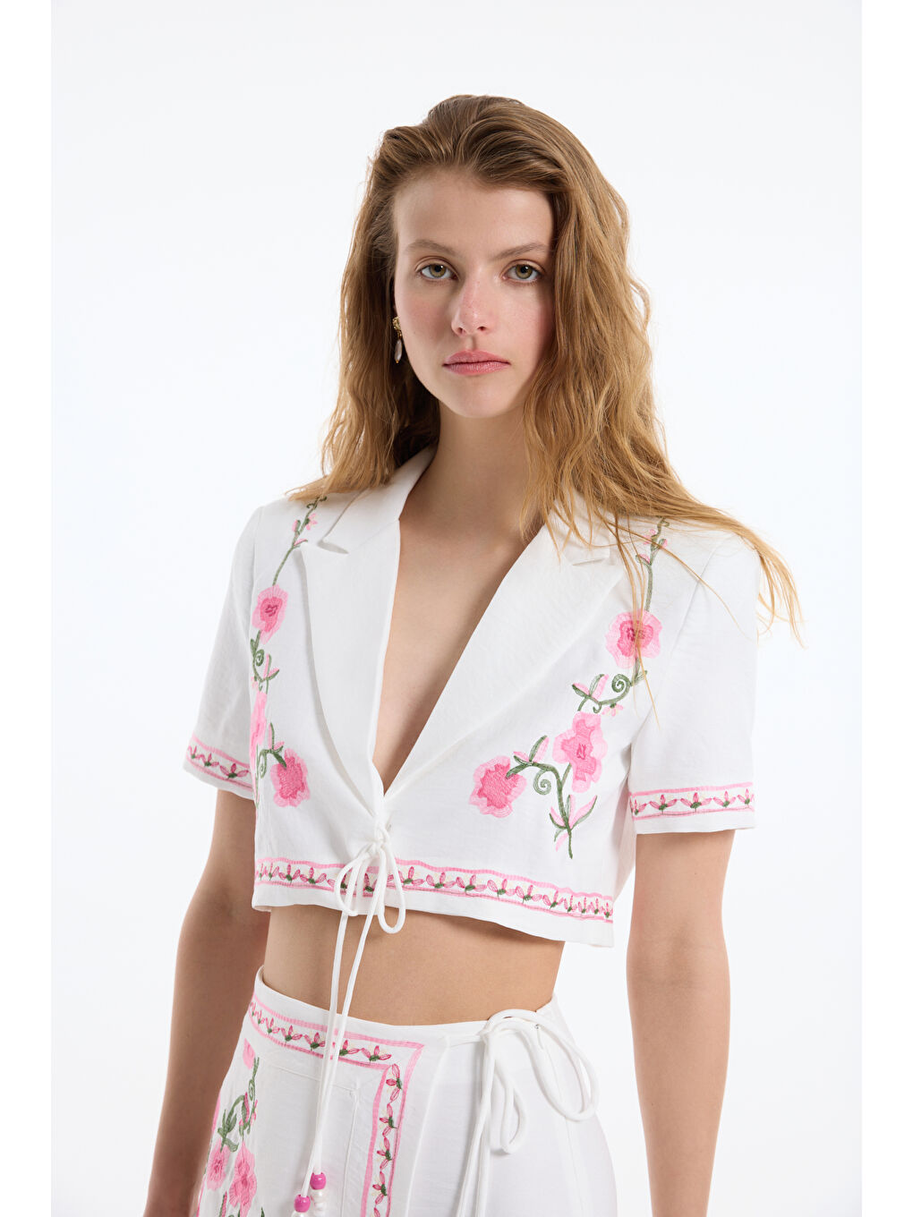 Nakış Çiçek Desenli Kısa Ceket Ekru-3