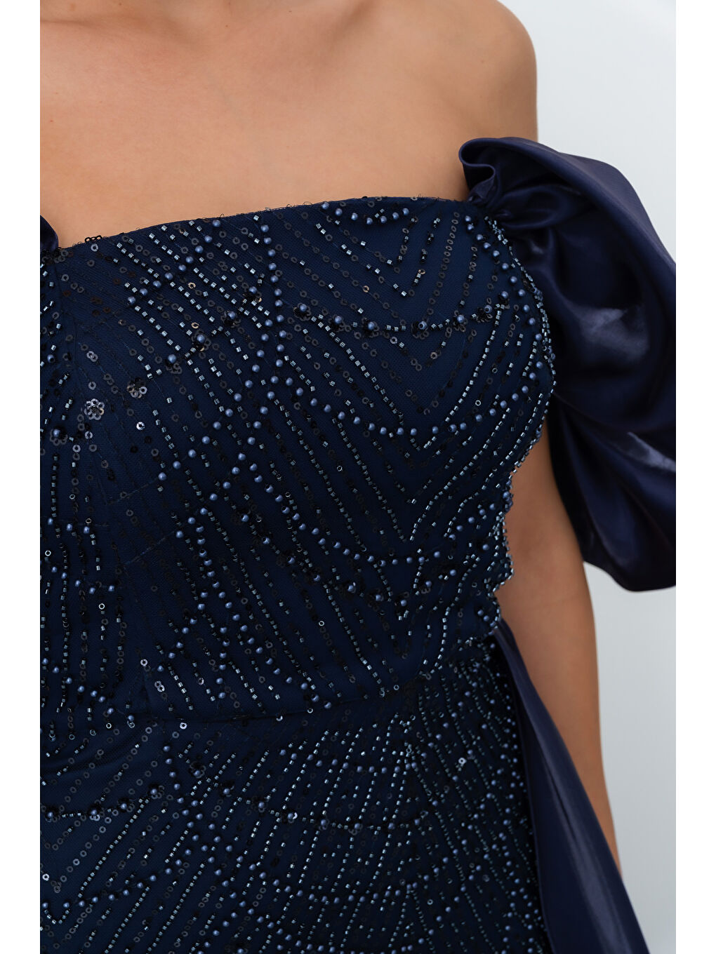 Kadın Lacivert Kayık Yaka Saten Kuyruklu Uzun Boncuklu Abiye-5