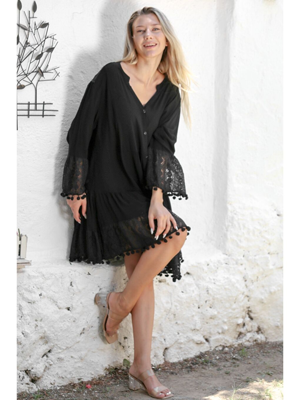 Siyah Hakim Yaka Dantelli Kol Düğmeli Etek Ucu Dantelli Dokuma Casual Elbise-4