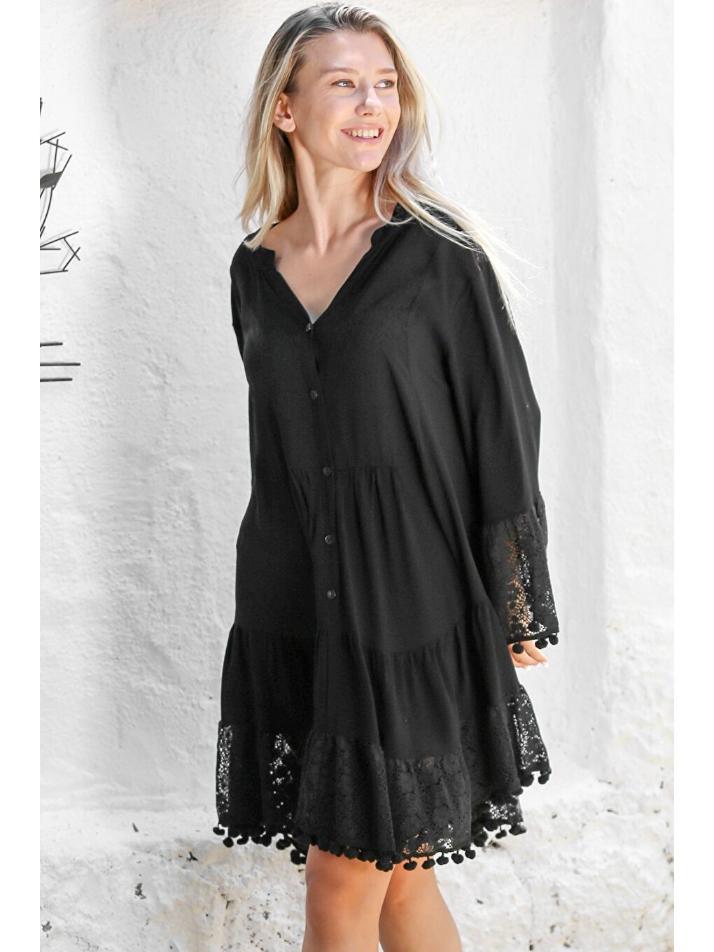 Siyah Hakim Yaka Dantelli Kol Düğmeli Etek Ucu Dantelli Dokuma Casual Elbise-5