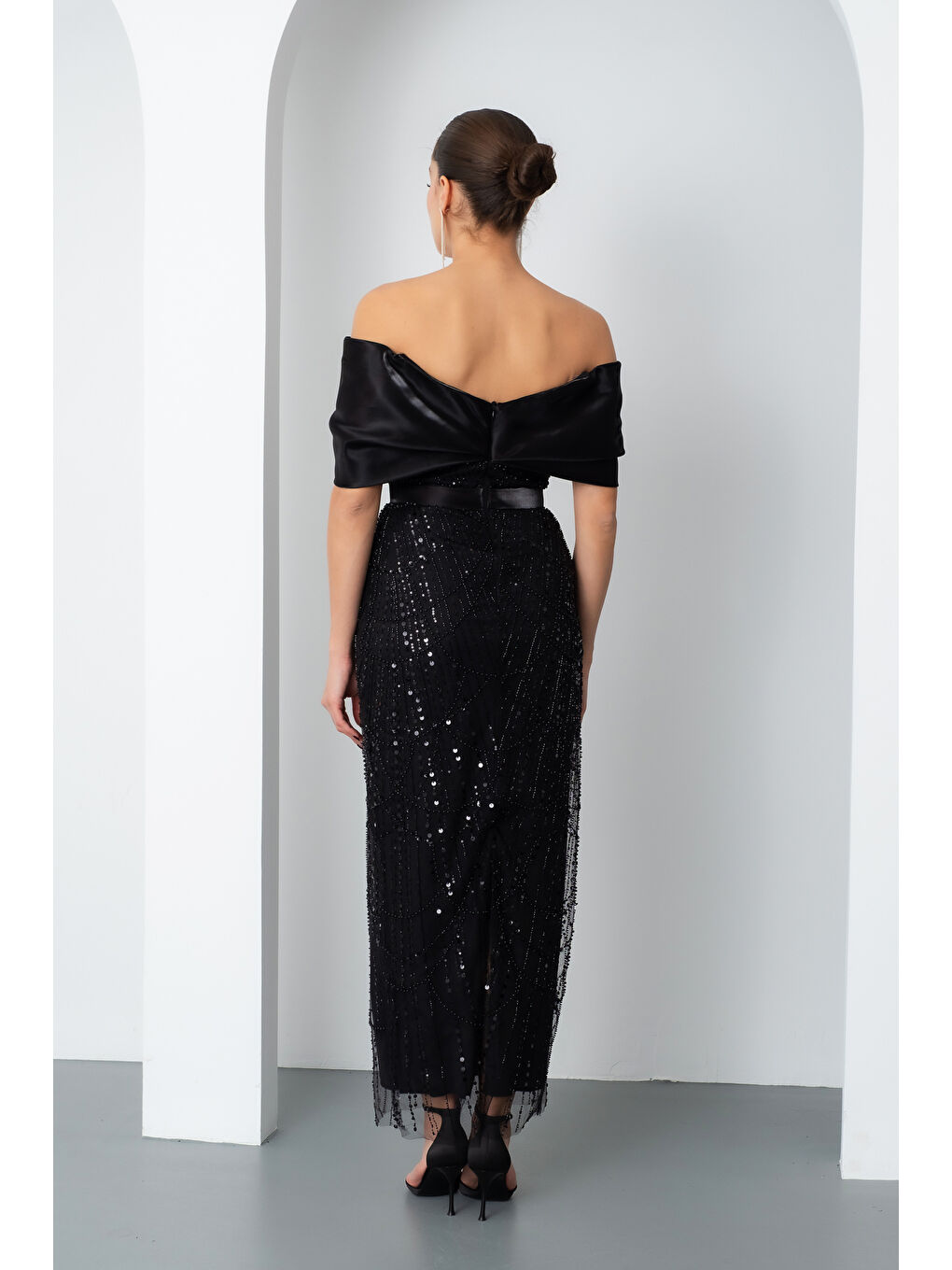 Kadın Siyah Kayık Yaka Midi Boncuklu Abiye Elbise-5