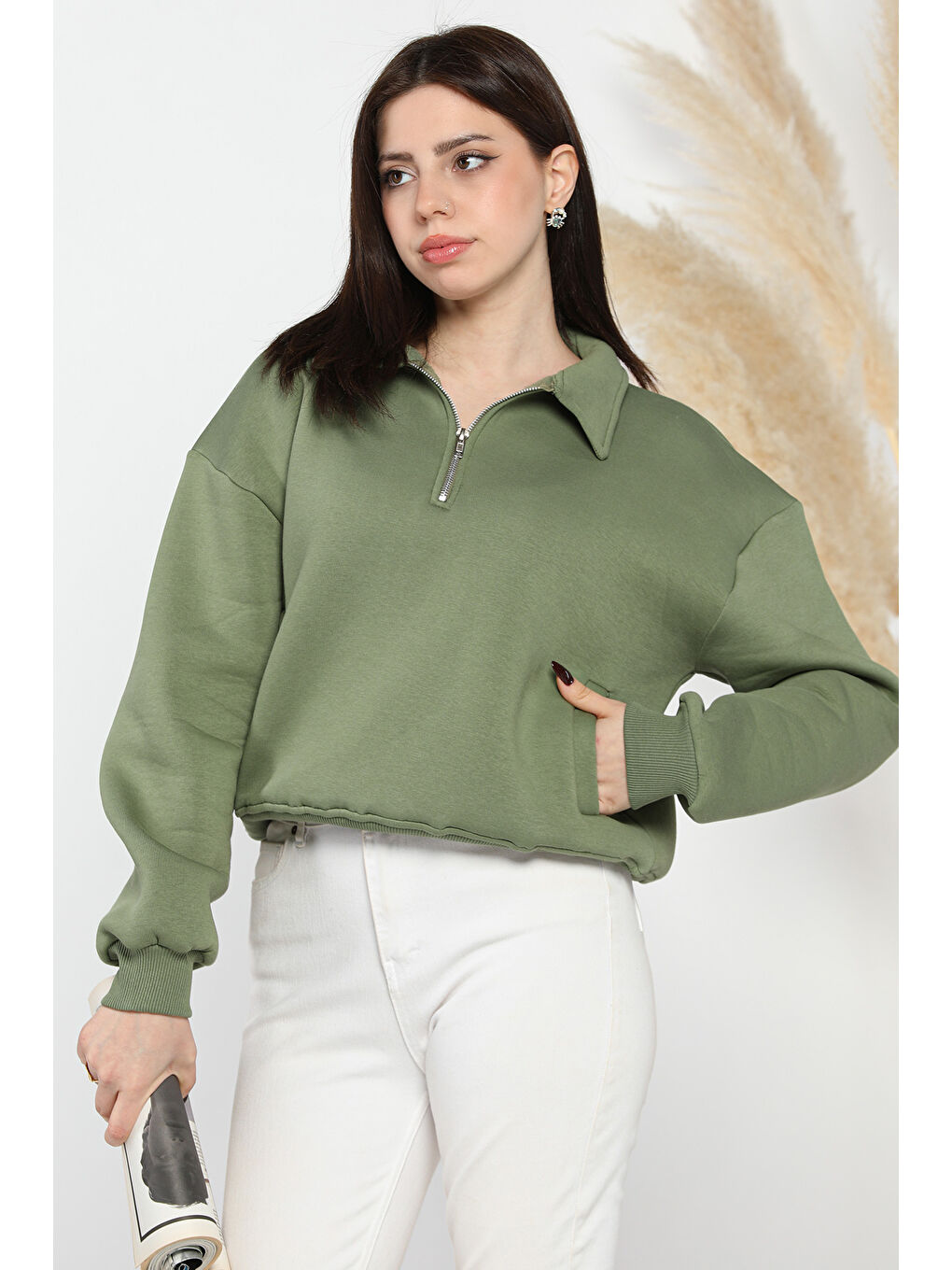 Haki Dik Yaka Yarım Fermuarlı Şardonlu Kadın Sweatshirt