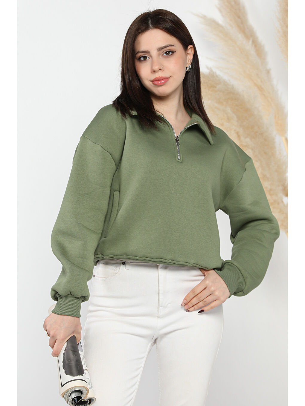 Haki Dik Yaka Yarım Fermuarlı Şardonlu Kadın Sweatshirt-1