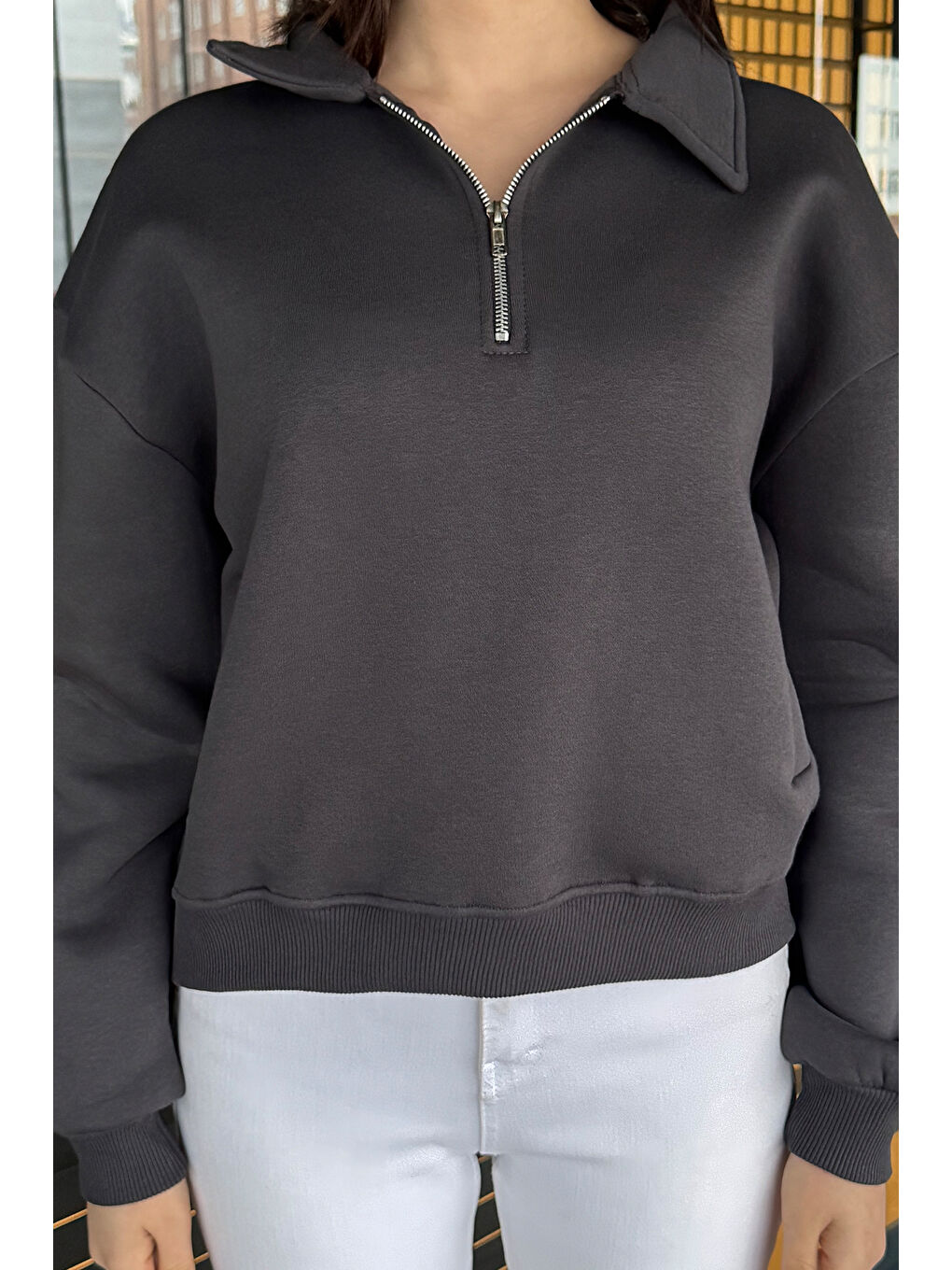 Gri Dik Yaka Yarım Fermuarlı Şardonlu Kadın Sweatshirt-2