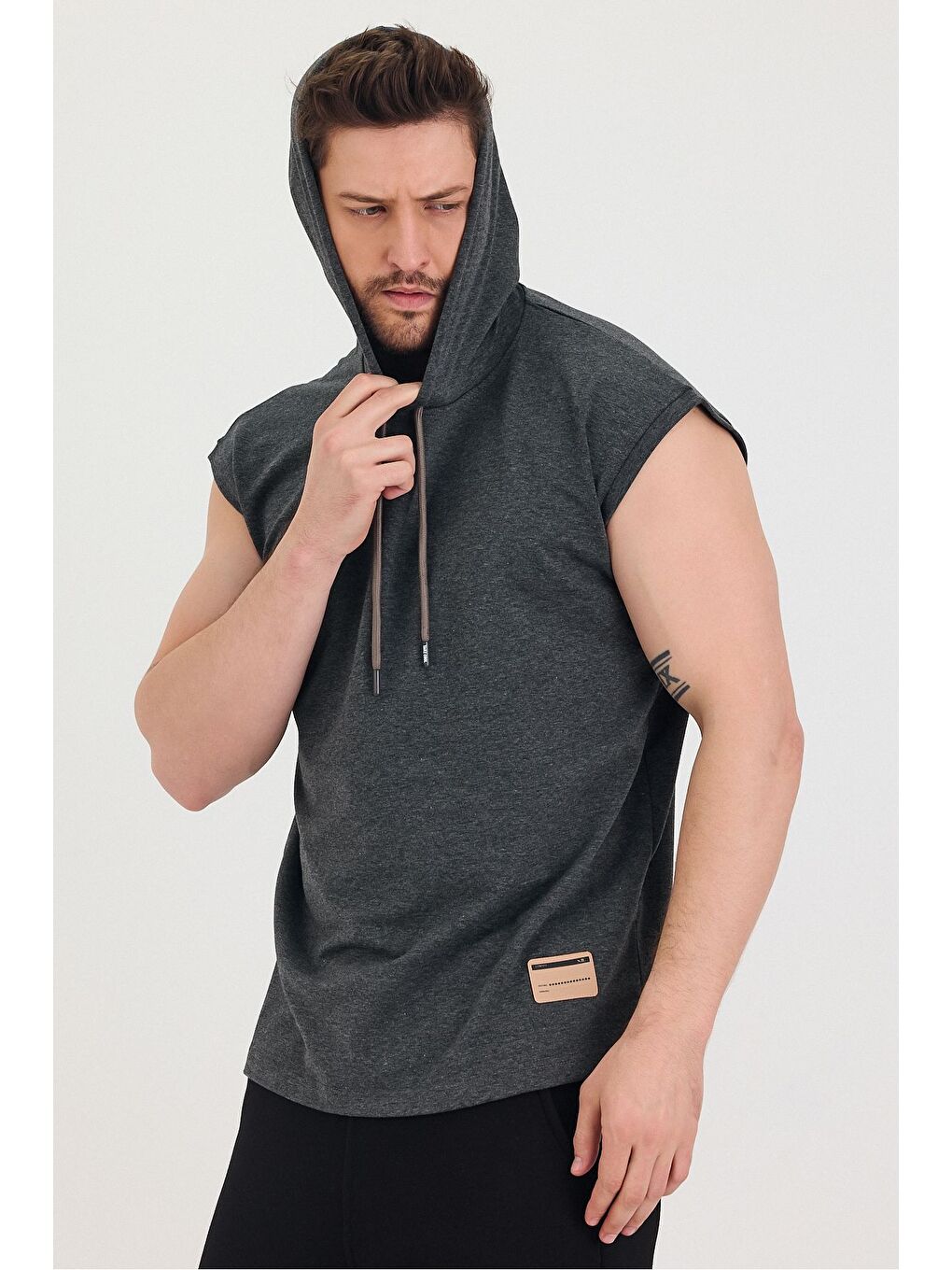 Gri Kapüşonlu Sıfır Kol Oversize Salaş Unisex Tişört-1