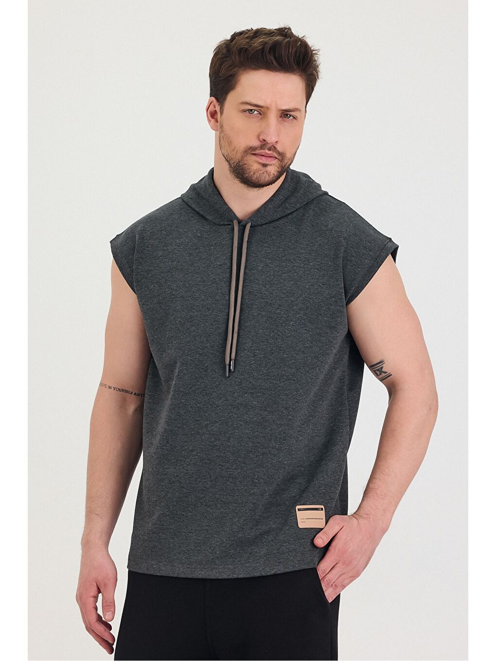 Gri Kapüşonlu Sıfır Kol Oversize Salaş Unisex Tişört-5