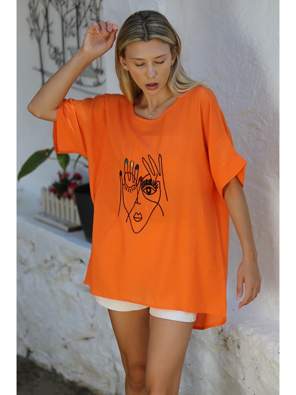 Chiccy Turuncu Havuz Yaka Kısa Kol Nakışlı Dokuma Casual Pamuklu Bluz