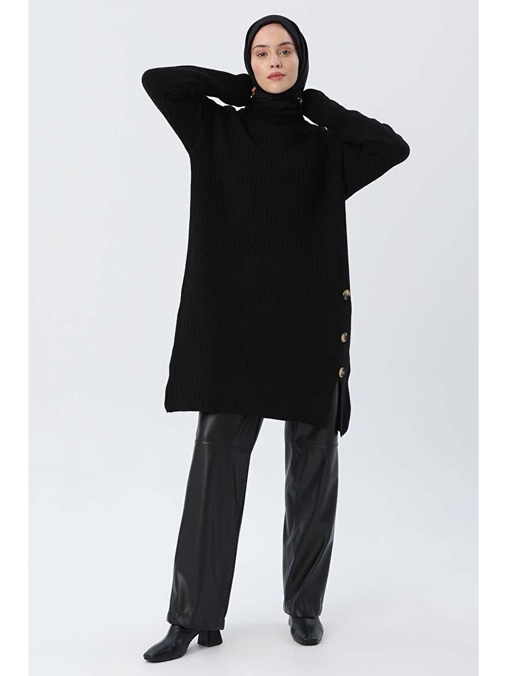 Siyah-Yarım Balıkçı Yaka Triko Tunik