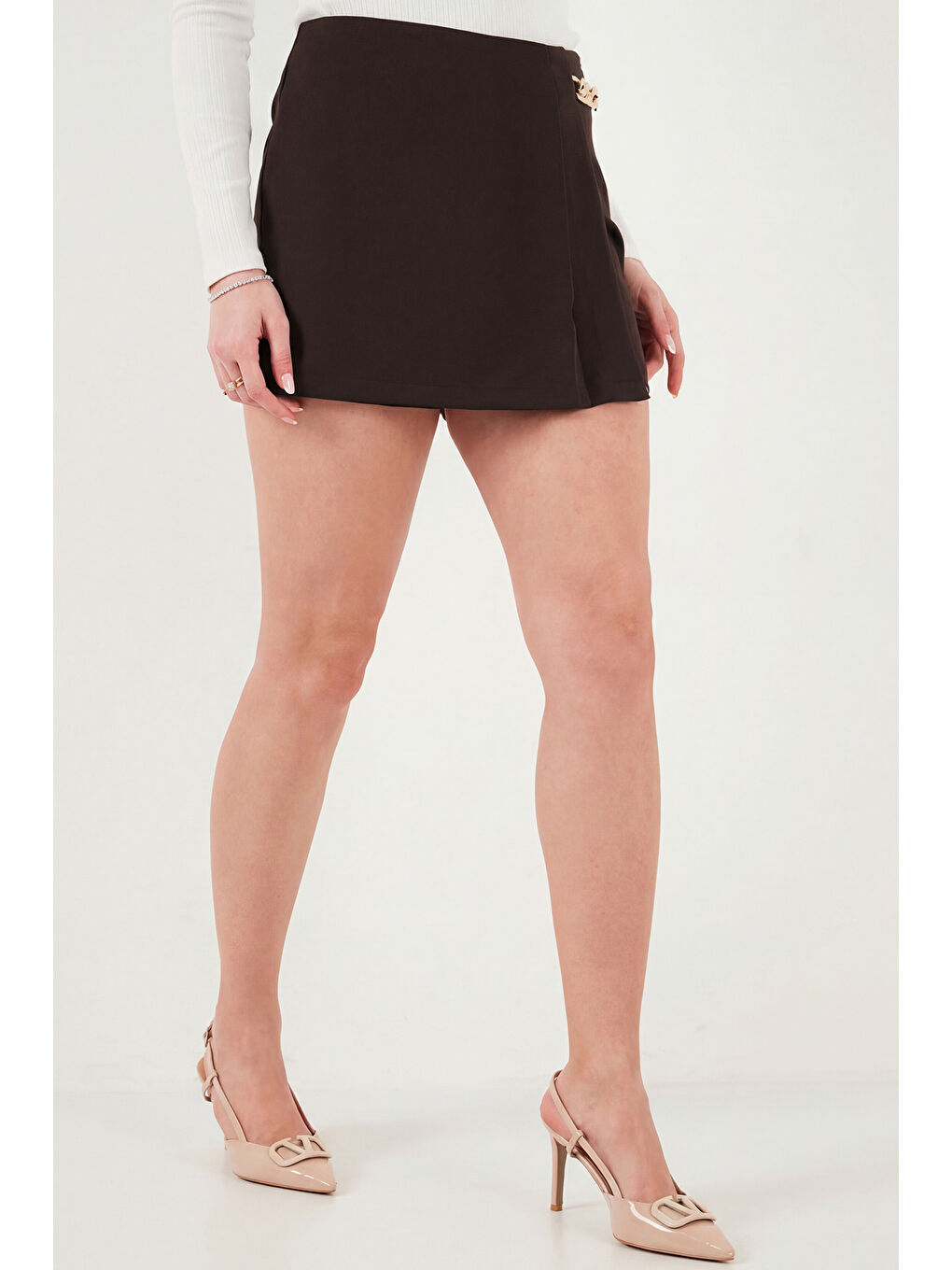 Kahverengi Slim Fit Zincir Detaylı Normal Bel Kadın Şort Etek 6522043-4