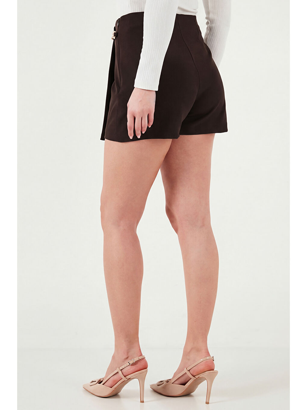 Kahverengi Slim Fit Zincir Detaylı Normal Bel Kadın Şort Etek 6522043-6