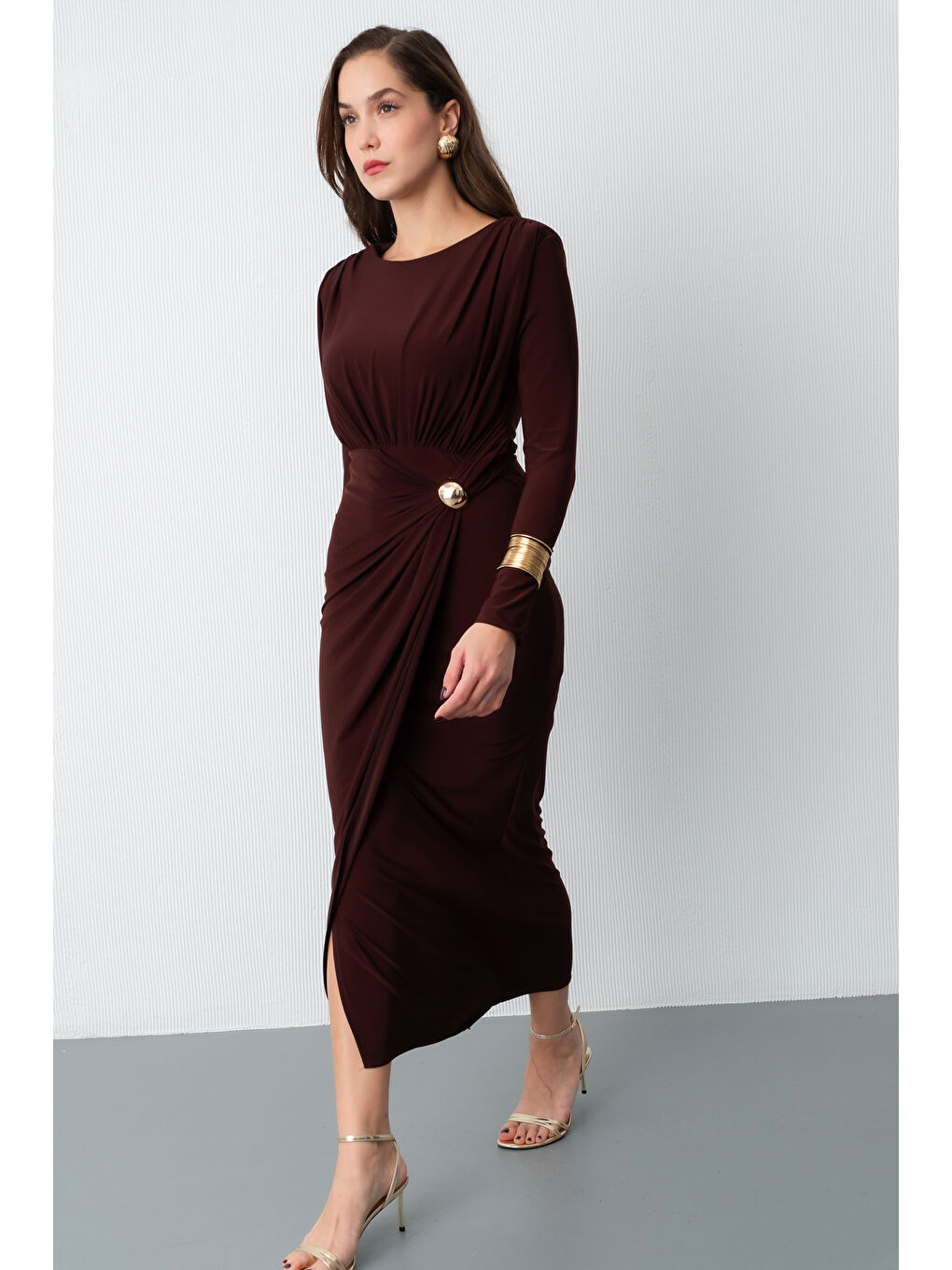 Kadın Kahverengi Büzgü Detay Kruvaze Midi Elbise-2