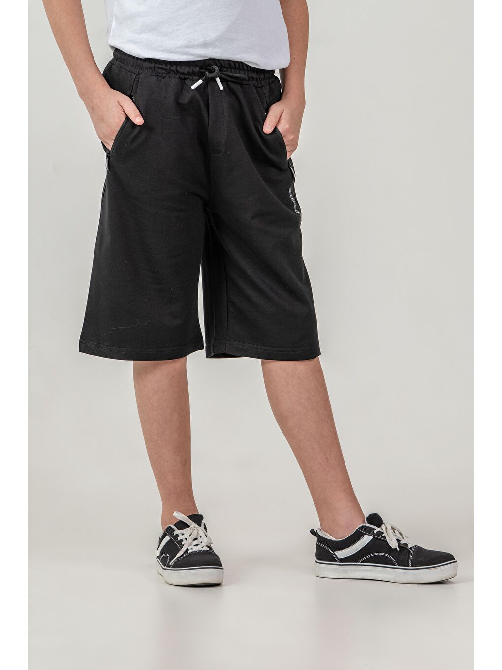Siyah Sport Baskılı Cepler Fermuarlı Erkek Çocuk Şort-1