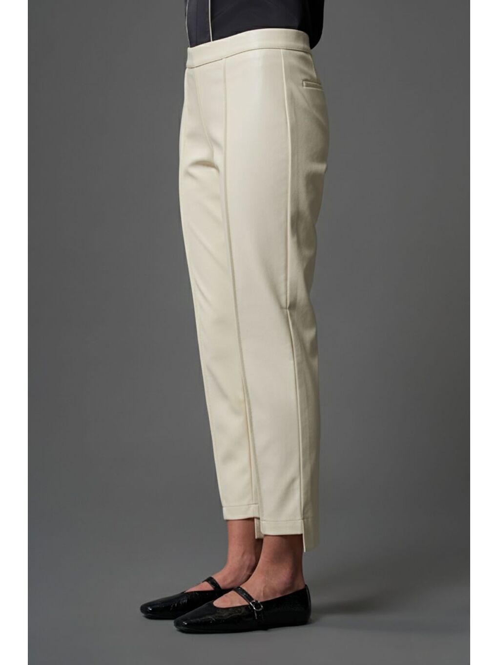 Beyaz Paça Detaylı Deri Görünümlü Ekru Pantolon-1