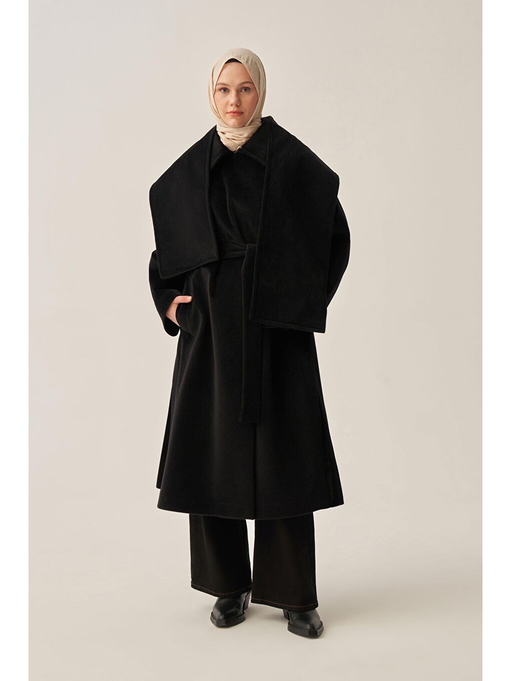 Siyah-Atkılı Uzun Kaşe Kaban