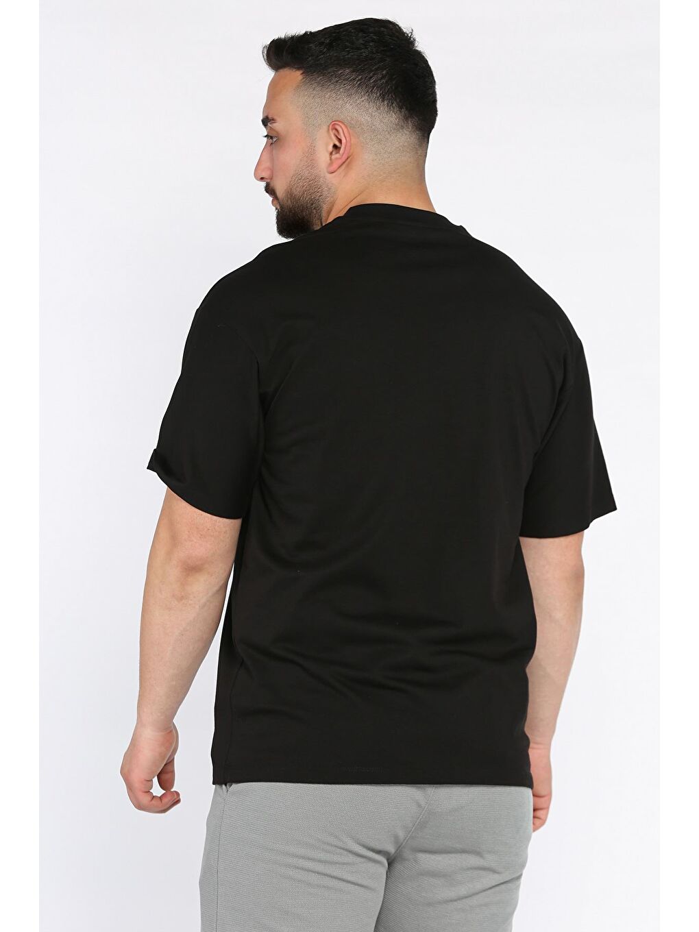 Siyah Erkek Yaka Baskılı Oversize Tişört-1