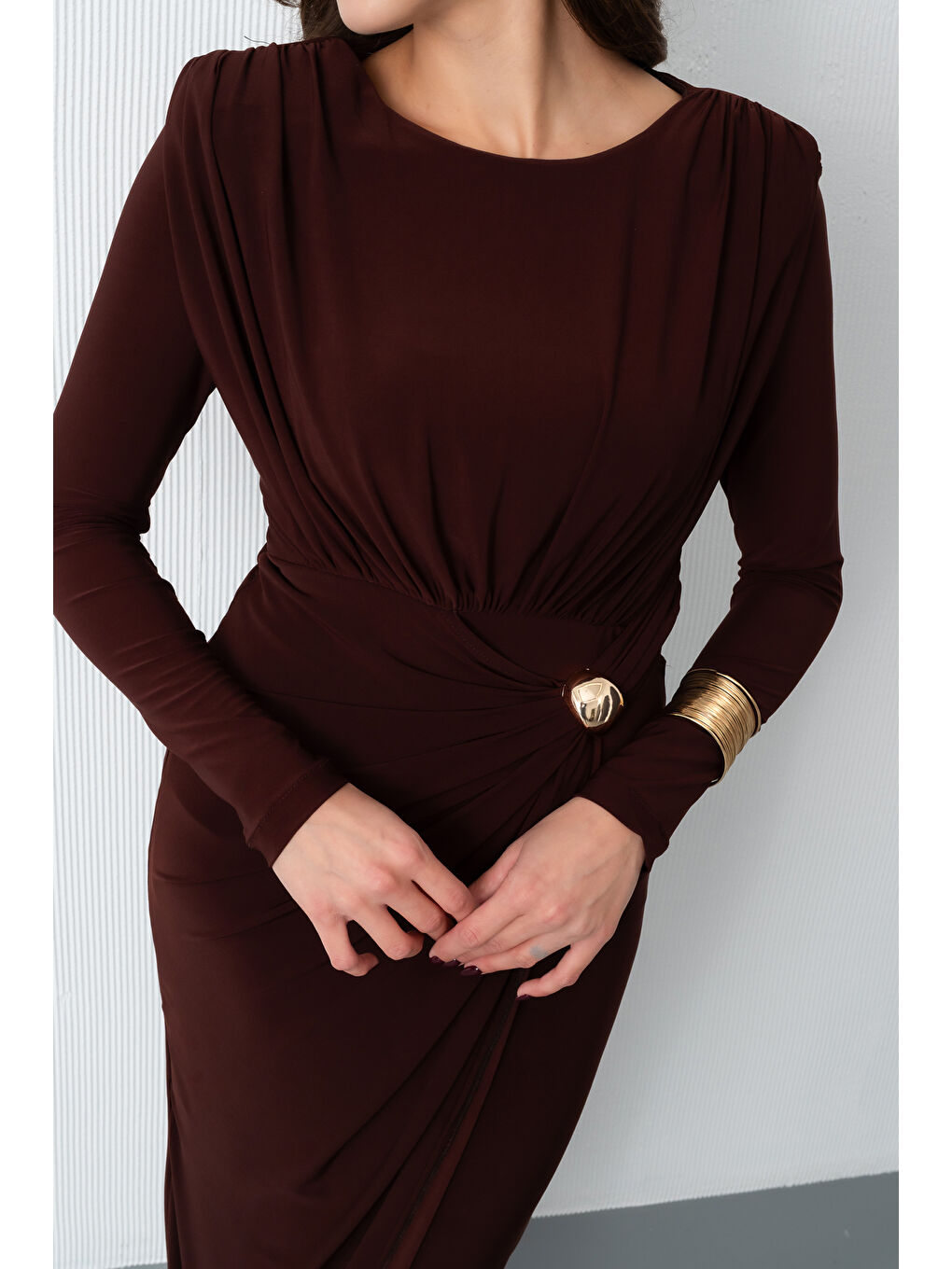 Kadın Kahverengi Büzgü Detay Kruvaze Midi Elbise-4