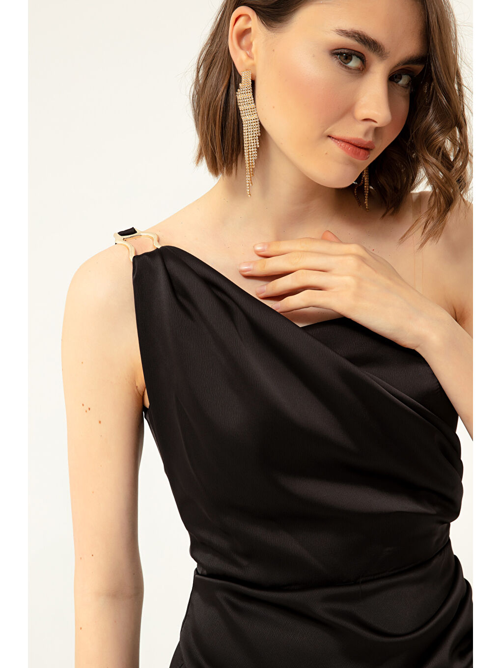 Kadın Siyah Tek Omuzlu Midi Saten Abiye Elbise-3