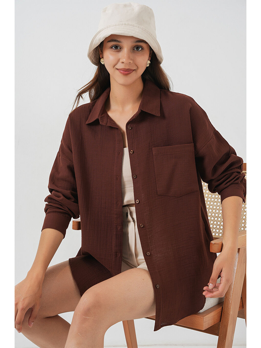 Kadın Tek Cepli Oversize Müslin Gömlek 20353 - Kahverengi-2