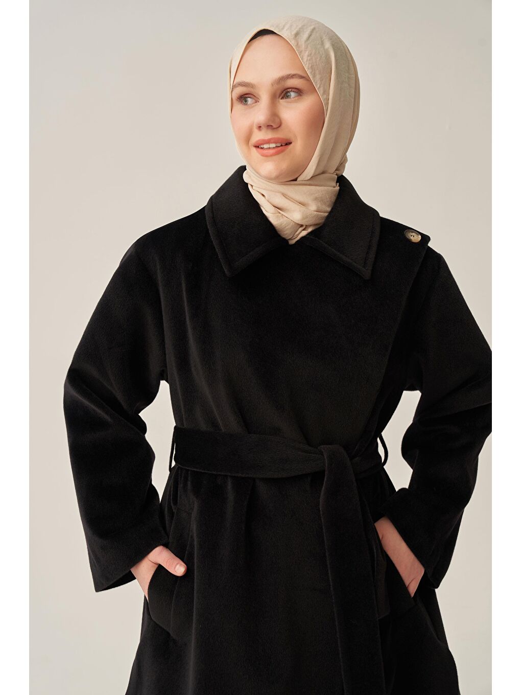 Siyah-Atkılı Uzun Kaşe Kaban-3