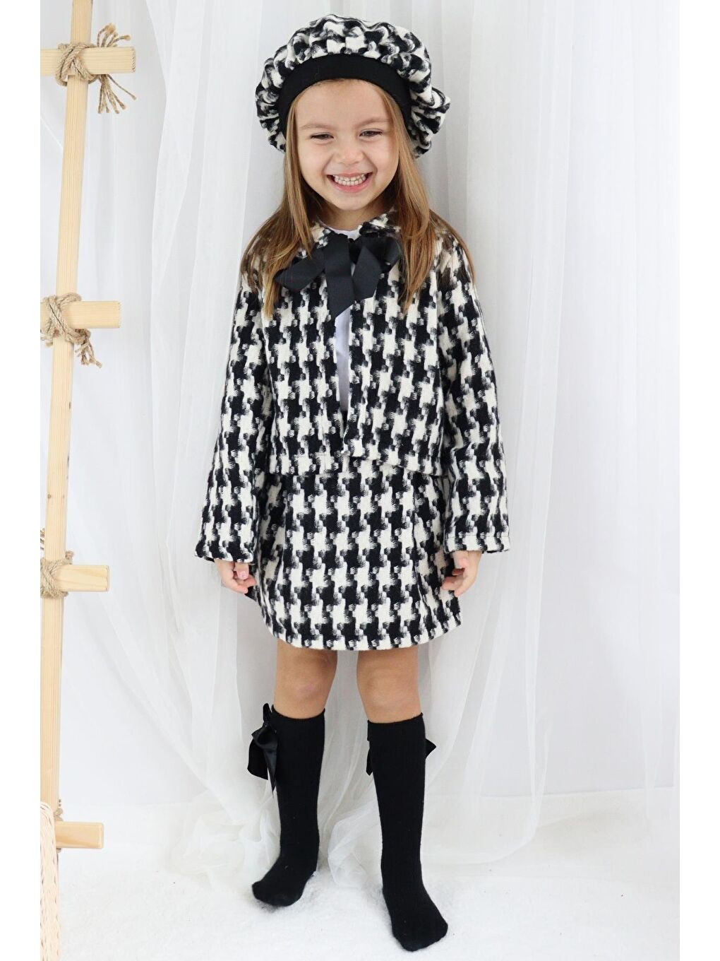 Kız Çocuk Santa Siyah Beyaz Ekose Alt Üst Etek Ceket Kepli Yılbaşı Takım-3