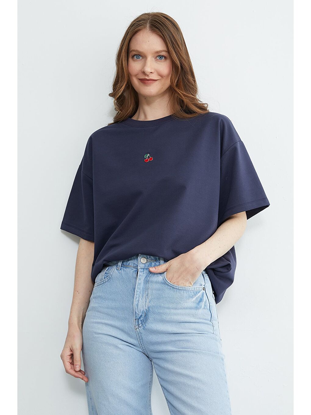 Gri Kiraz Aksesuarlı Bisiklet Yaka Oversize Tişört