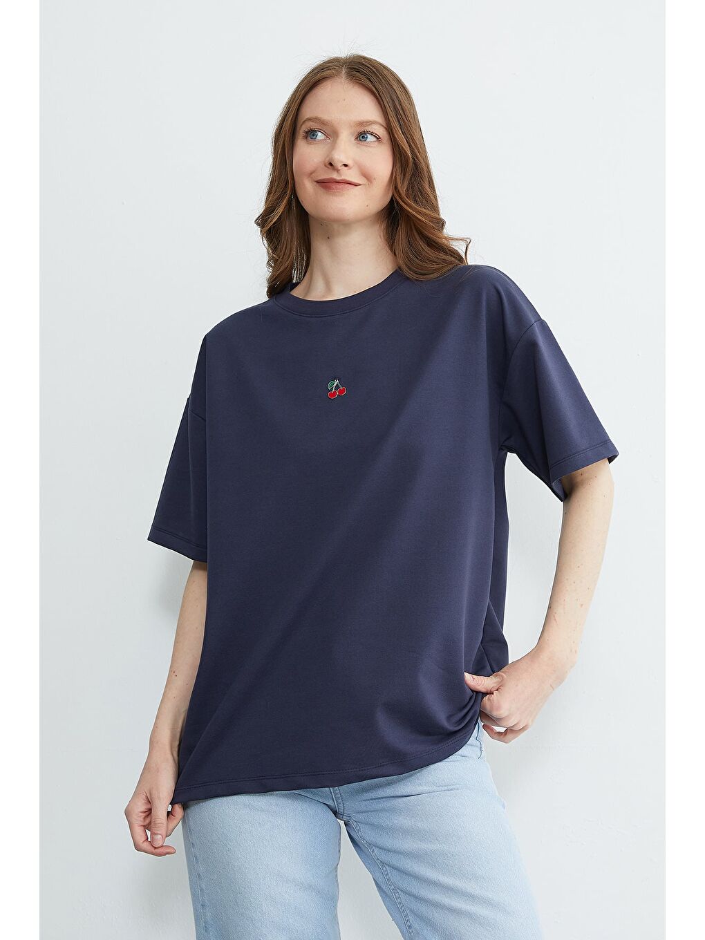 Gri Kiraz Aksesuarlı Bisiklet Yaka Oversize Tişört-2