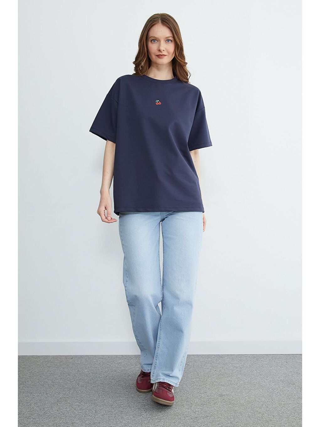 Gri Kiraz Aksesuarlı Bisiklet Yaka Oversize Tişört-3