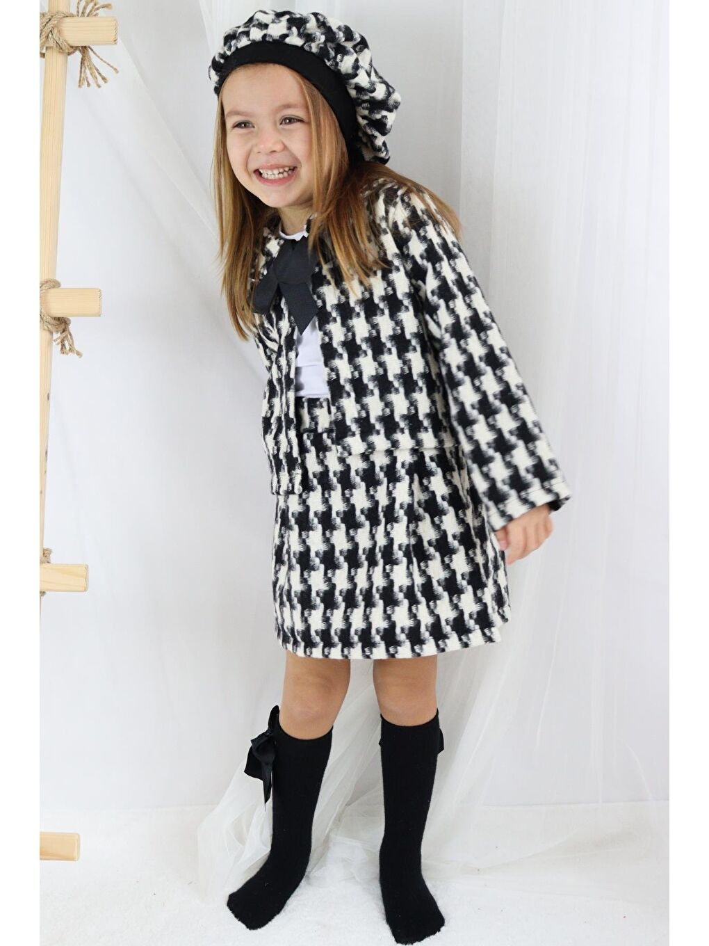 Kız Çocuk Santa Siyah Beyaz Ekose Alt Üst Etek Ceket Kepli Yılbaşı Takım-5