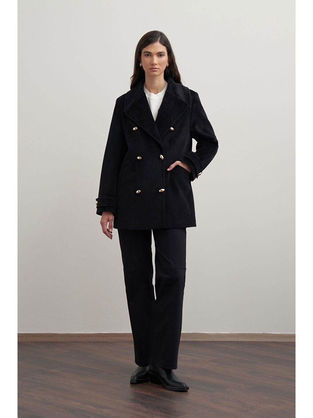 Siyah-Gold Dügmeli Kaşe Kaban